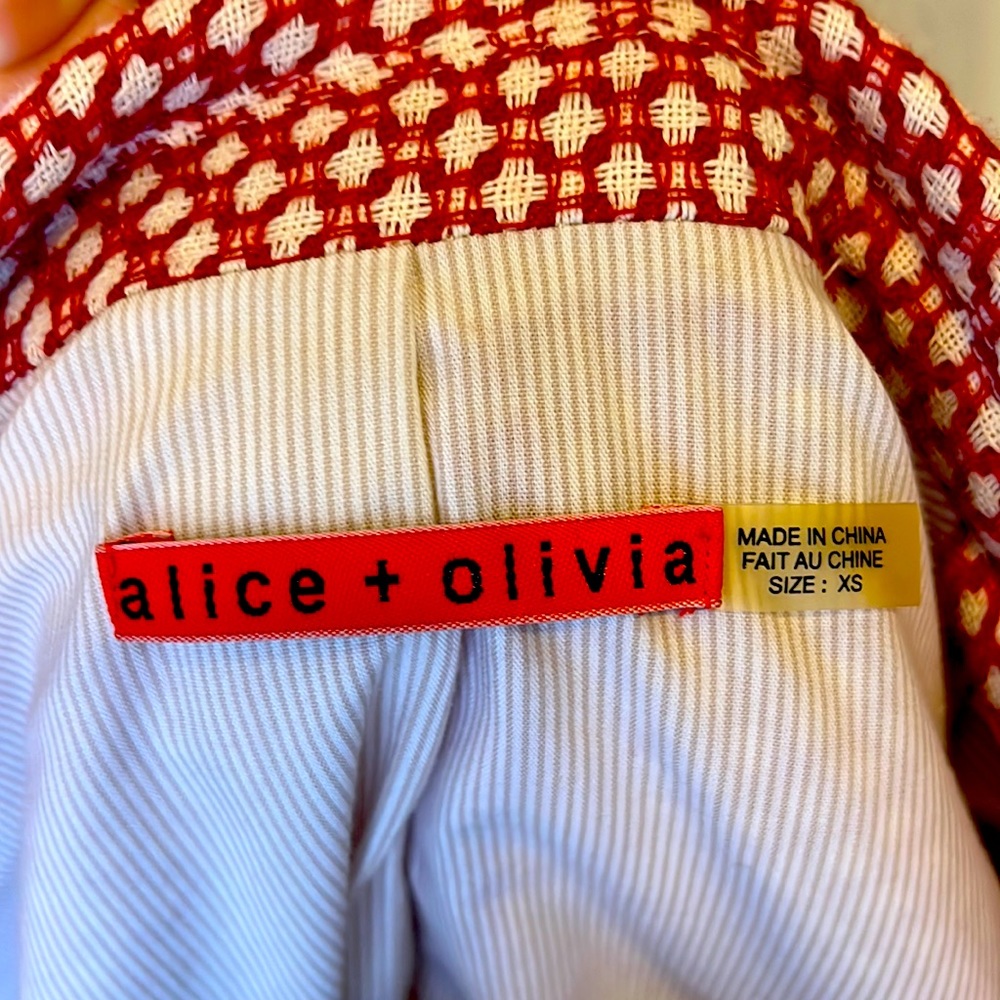 Alice + Olivia cute red and white 3/4 sleeve jacket -style w/jeans&crisp white T